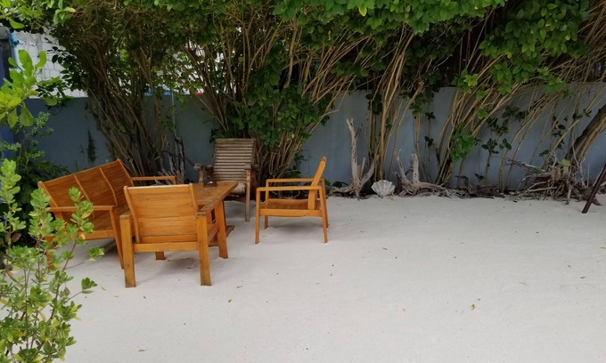 Milandhoo House | Dhaffalhu Tourist lodge