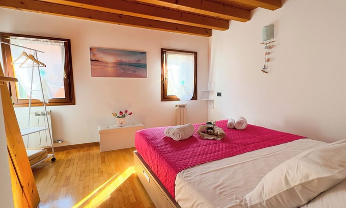 Chioggia House | Di Sole e D'Azzurro - Two Bedroom House, Sleeps 3