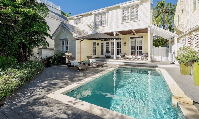 Truman Annex House | *DIAMOND GIRL @ THE ANNEX* Elegant Private Home & Pool + LAST KEY SERVICES…