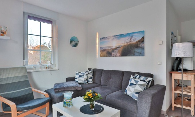 Nienhagen Apartment | Die 2-zimmer-ferienwohnung Liegt im Erdgeschoß Einer Neuen Weißen, im Bäderstil Gebauten Villa, nur ca. 250 Meter vom Strand Entfernt