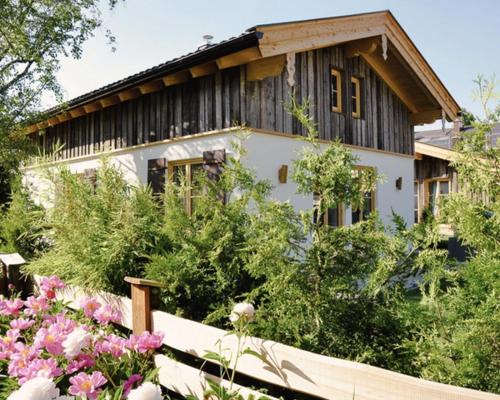 Egern Ski Chalet | DIE ZWEI CHALETS AM TEGERNSEE "s' Gloane" & "s' Große"
