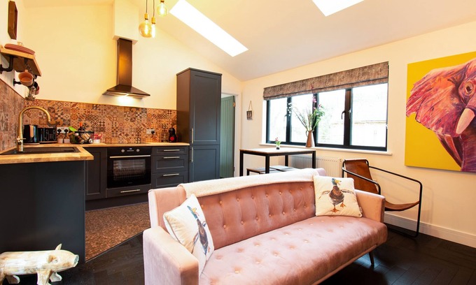 Maidstone Cottage | Diesel's Desirable Den - UK36786