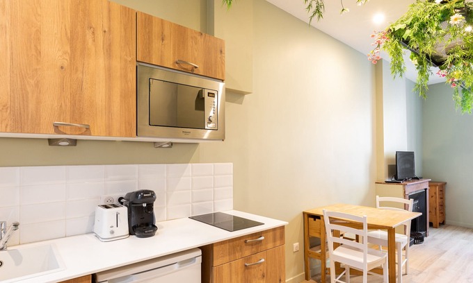 7th Arrondissement Apartment | DIFY Jungle - Jean Macé