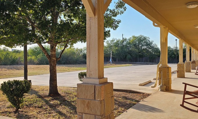 Dilley Hotel | Dilley Motor Inn