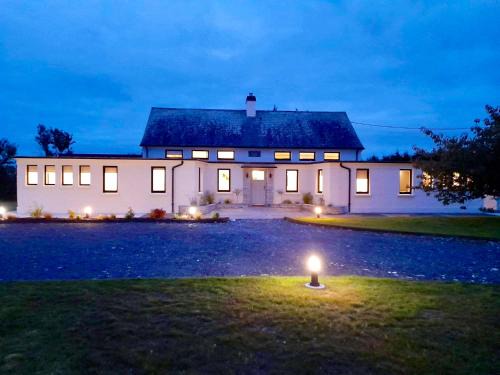 Scramoge House | Dillon School House - Luxury in the countryside