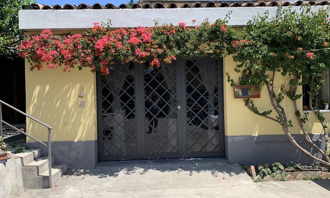 Fiumefreddo di Sicilia Villa | Dimora Marchese, centrally located near Giardini Naxos and Taormina, two kilometers from the sea