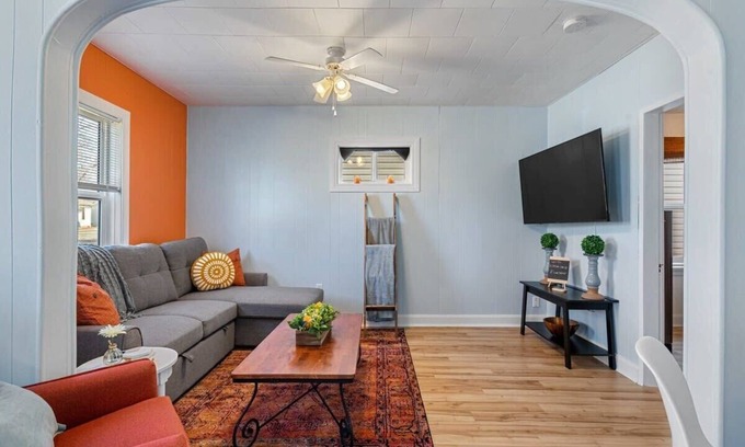 Drumheller House | Dino Cave |BBQ, Fire Pit & Netflix | Near Downtown