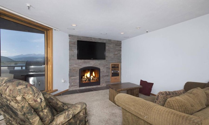 Dillon Condo | Direct and Unobstructed Lake Views, Pool & Hot Tubs, On Lake Dillon