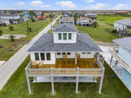 Crystal Beach House | Direct Beach Access Huge Deck Overlooking Canal