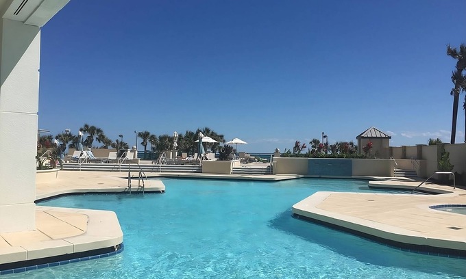 Brush - Stewarts House | Direct Beach Access! Two City View Units, 2 Pools!
