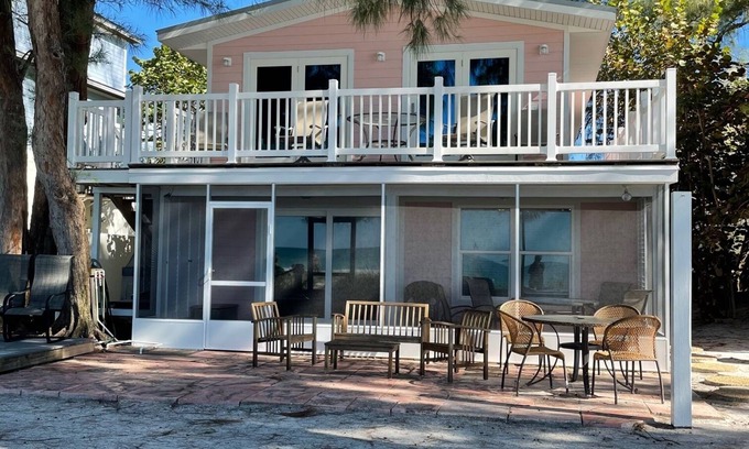 Ilexhurst House | Direct Beachfront Cottage On Gulf Of Mexico