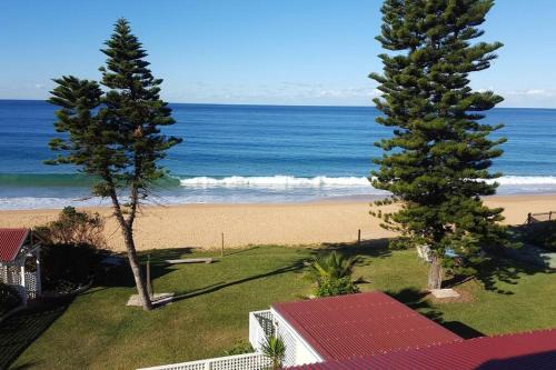 Narrabeen Apartment | Direct Beachfront Sunrise Apartment - The Coachhouse