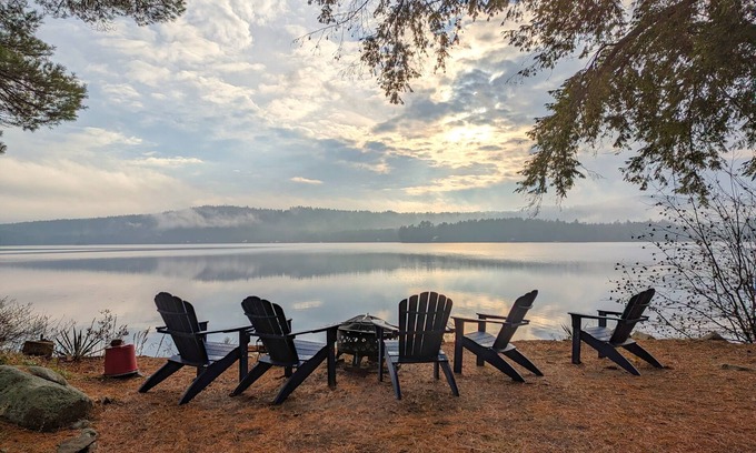 South Effingham Cottage | Direct Lakefront. Swim/Fish/Kayak/Hike/Relax White Mountains & NH Lakes Region.