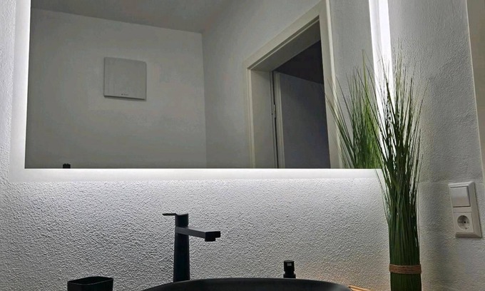 Tutzing Apartment | Direct lakeside location with lake view