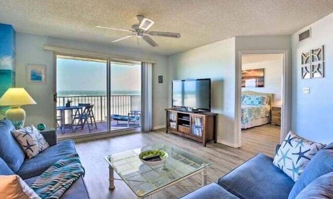 Seawinds Condo Condo | Direct oceanfront Ormond Beach condo with private balcony, heated pool and garage