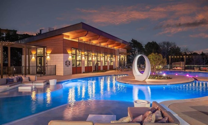 Richardson Apartment | Direct Trail Access! Parking, Pool, Gym 04