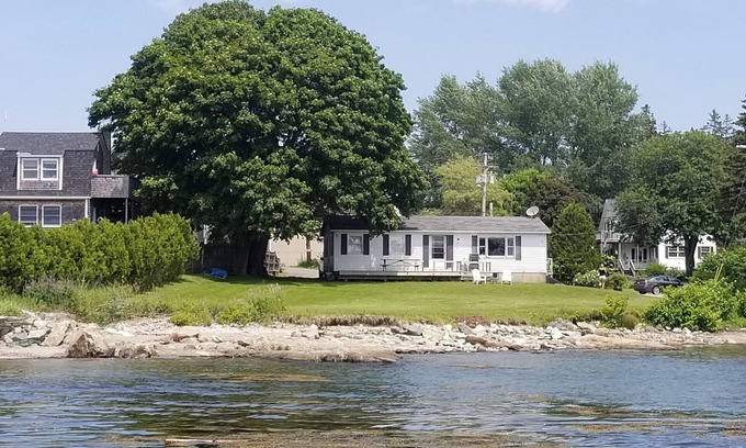 Port Clyde House | Direct waterfront home