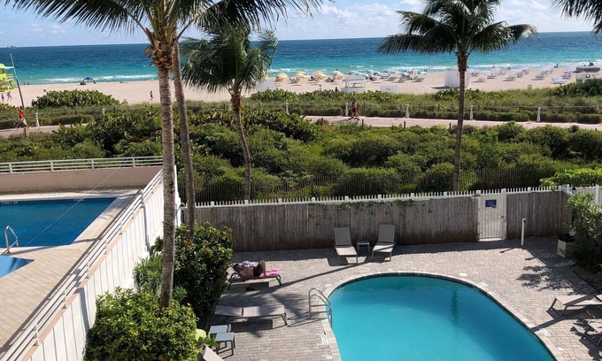South of Fifth Apartment | Directly on the beach + Free beach lounges! Best location in South Beach