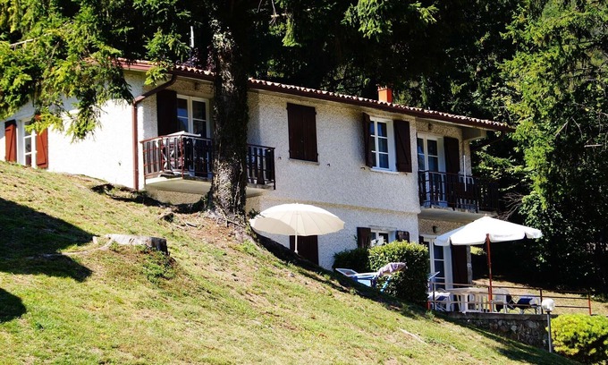 Idro Apartment | Directly on the lake with panoramic views