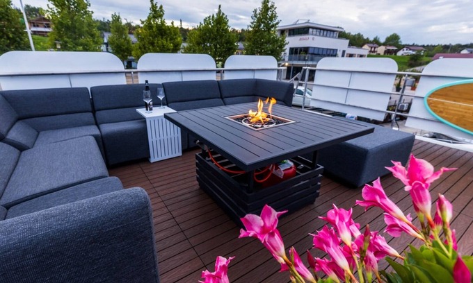 Mucheln Boat Rental | Directly on the water and with a maritime harbor flair