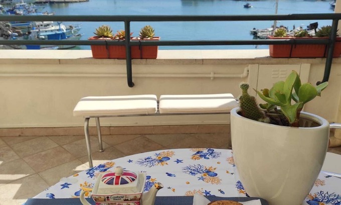 Trani Apartment | DIRECTLY OVERLOOKING THE HARBOR A FEW METERS FROM THE CATHEDRAL