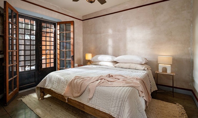 Barrio Historico House | DISCOUNT @ Ochoa Casita - Barrio Viejo designer