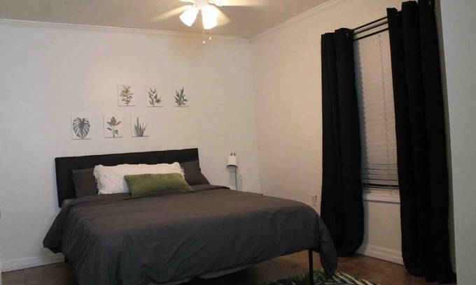 Fondren Apartment | Discounted Cozy Home with Modern Amenities