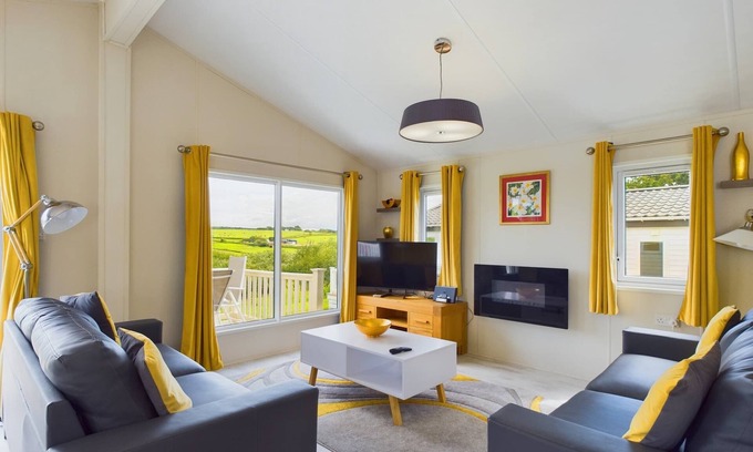 Cowes House | DISCOUNTED FERRIES with Medina Rise Lodge