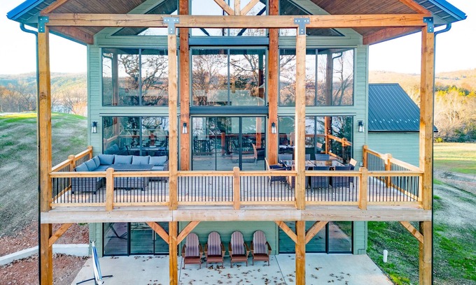Jenkins House | Discounted rates for Oct! Table Rock views! 6 Bdm