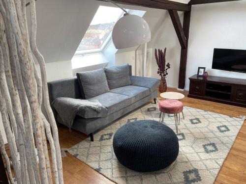 Eisenach Apartment | discovAIR Eisenach - Dachstudio Emma - Schwimmbad-Nah mit Netflix