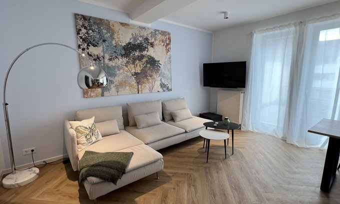Eisenach Apartment | discovAIR Karl10 Central & Modern with Netflix