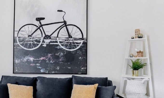 Camas Apartment | Discover an authentic mini getaway in this charming, upbeat space