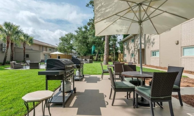 Jekyll Island Hotel | Discover Jekyll Island from a Charming Retreat | Pool, Free Breakfast & Parking