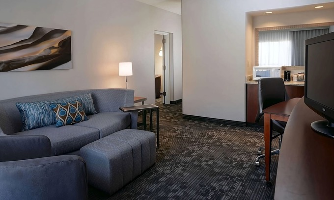 South Kansas City Hotel | Discover Kansas City! 2 Pet-Friendly Units, Short Drive To Nelson Atkins Museum!
