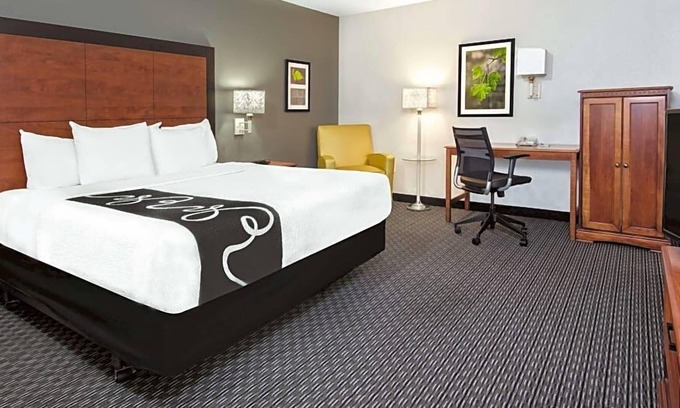 Arsenal House | Discover More of San Antonio! 3 Pet-friendly Units, Free Bfast, Parking, Pool!