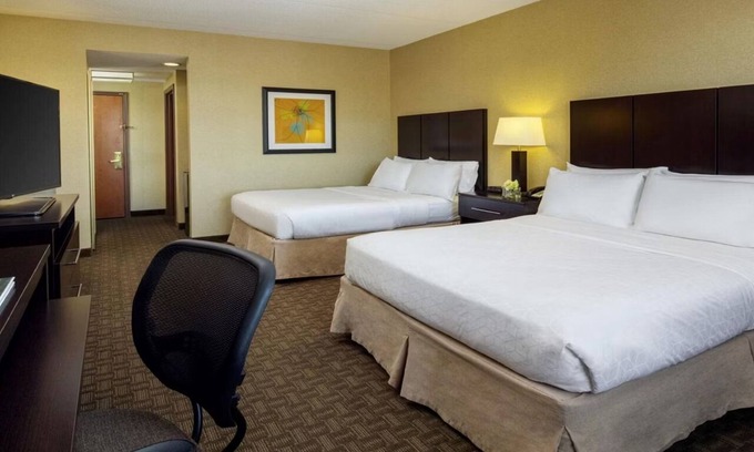 Ocotillo Hotel | Discover Relaxation at Holiday Inn Chandler: Outdoor Pool & Dining On-Site