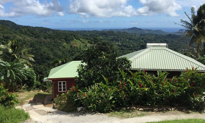 Belle Plaine Cottage | Discover Secluded Serenity at Montete Hideaway Cottage