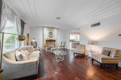 Northeast Miami House | Discover Serenity in this Tranquil Miami Home