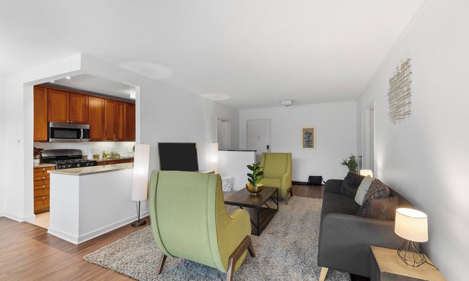 Demun House | Discover St. Louis: Modern 3BR with Top Amenities
