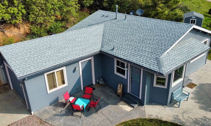 Palmer Lake House | Discover the charm of Palmer Lake at this cozy cottage in this peaceful town.