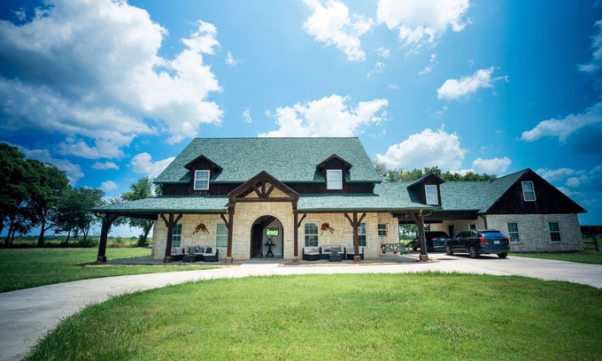 Westminster House | Discover the charm of our ranch getaway!