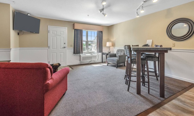Kelleys Island House | Discover the Pristine Cunningham Suite at Kelleys Island 221