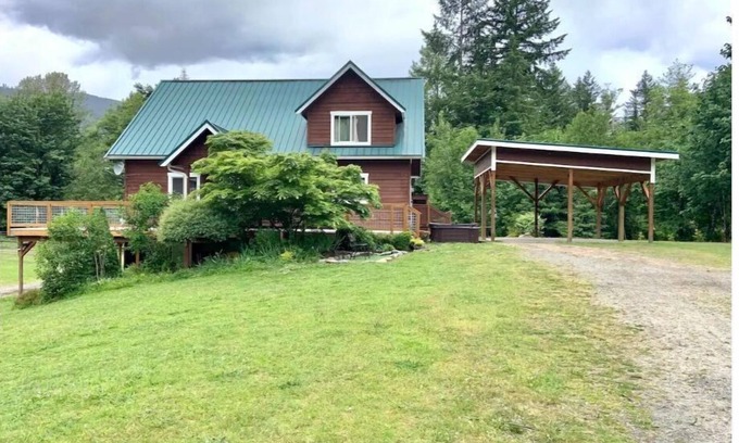 Glacier House | Dislodge at Mt. Baker.