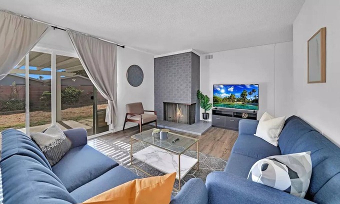 Garden Grove House | Disney Getaway Traveler's Dream Near Little Saigon