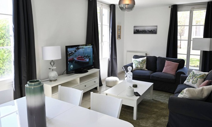 Bailly-Romainvilliers House | Disneyland Paris Modern Villa