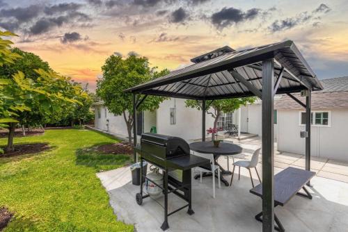Sherwood Forest and Thistle Development House | Disneyland Vineyard Villa 6Bed 4Bath Game