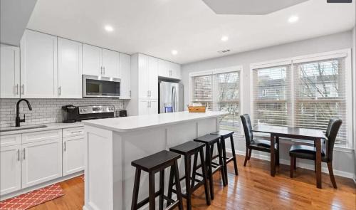 Columbia Heights House | District Townhome with Two Free Parkings #DCottage