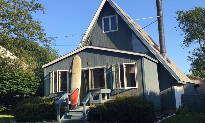 Montauk House | Ditch Plains Beach A Frame House - 3 block walk to the ocean beach