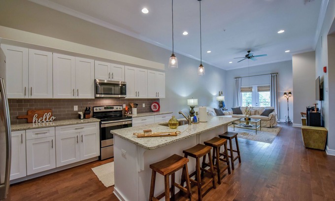 Tuscaloosa Condo | Dixieland Den - Book for Football Season and more!
