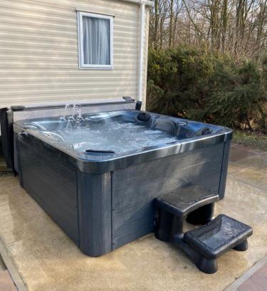 Swarland Cabin | Dixons Den Hot Tub